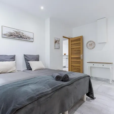 38 Meynadier 4p By Halldis Apartment Cannes